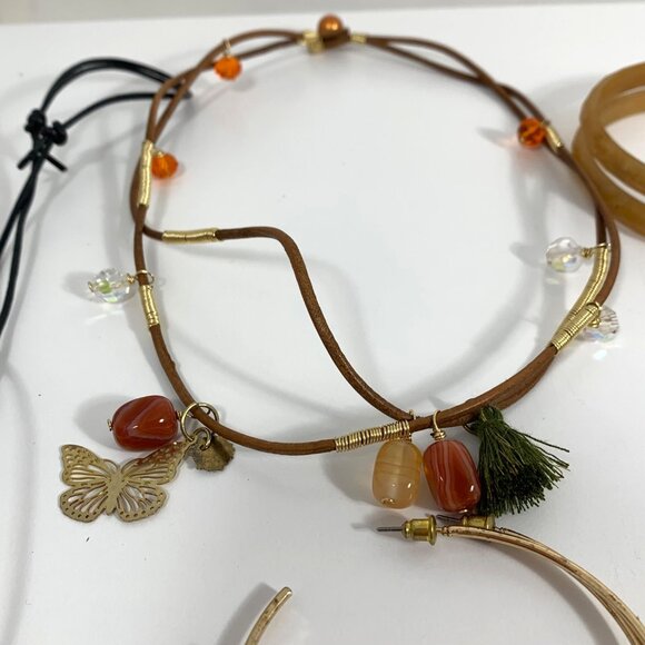 Earthy Boho Jewelry Lot Featuring 24 Pieces Necklaces Bracelets & Earrings - Picture 10 of 10